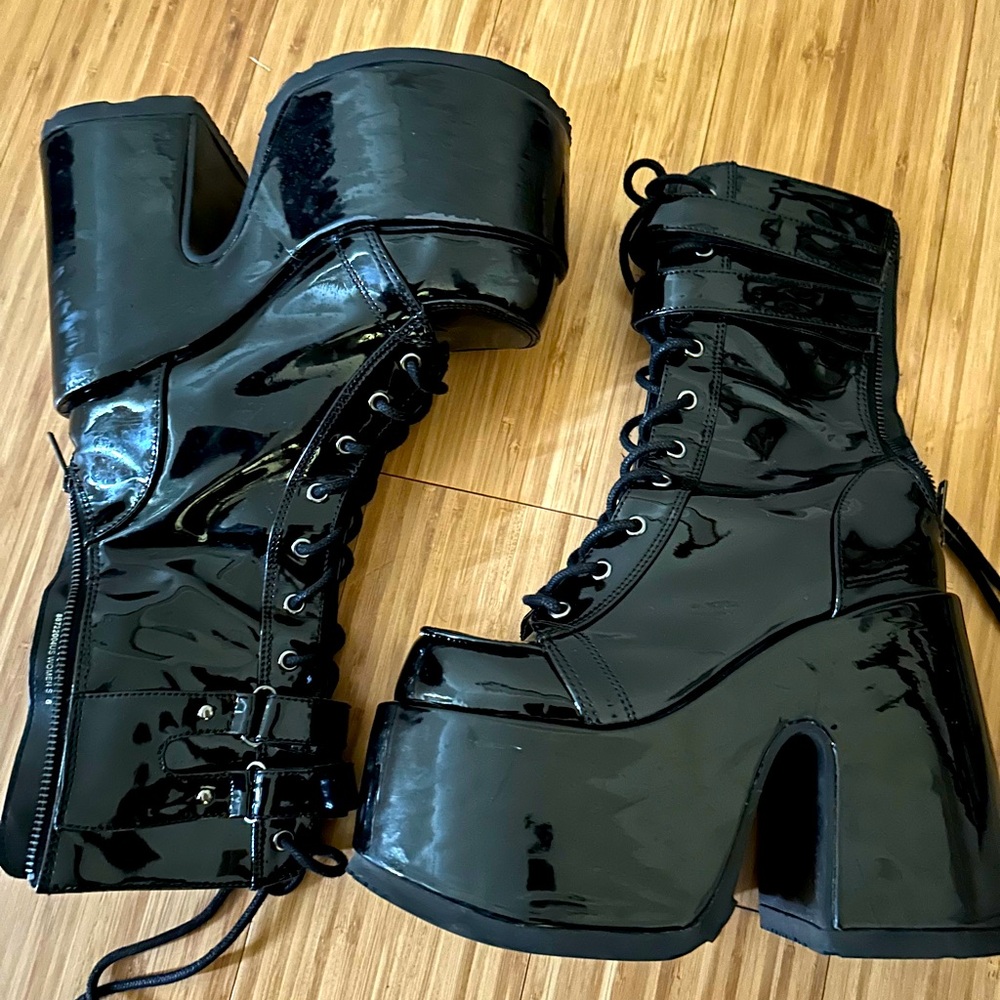 DEMONIA camel 250- size 6!